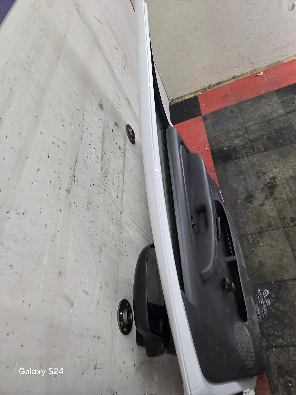 1999-2006 Chevrolet Silverado / GMC Sierra 1500 2500 3500 HD Front RH Passenger side Door