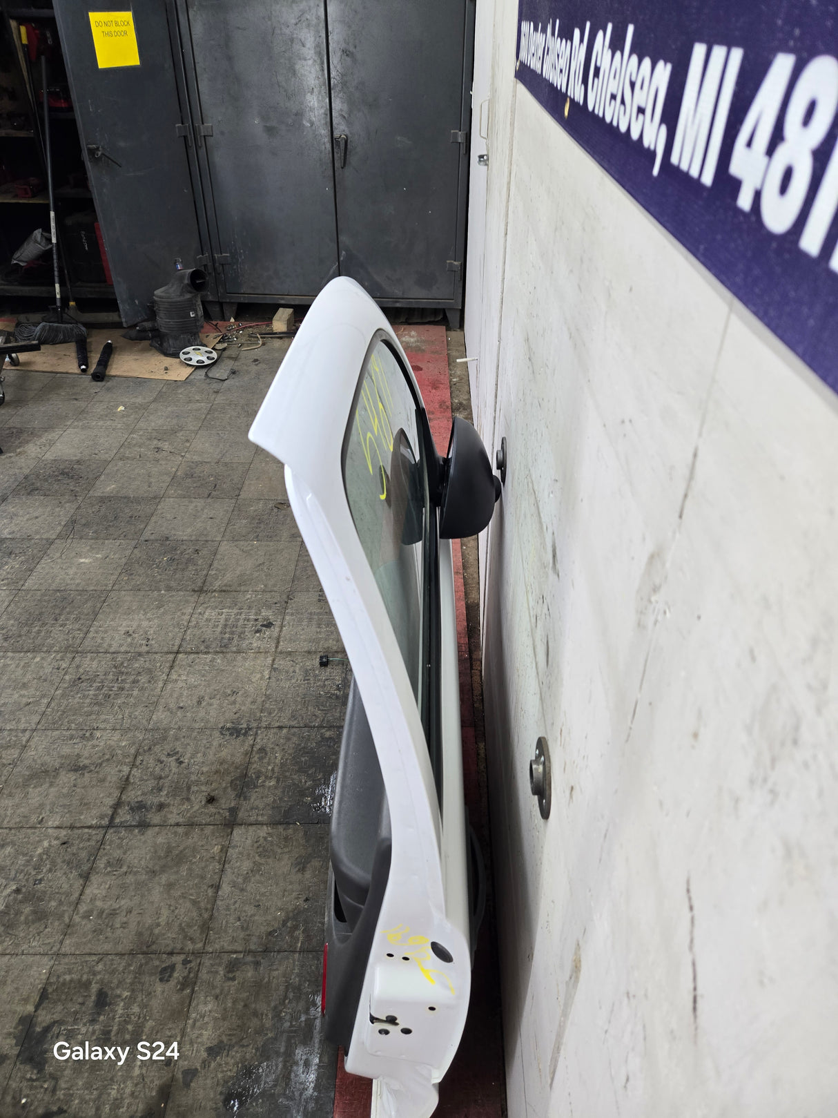 1999-2006 Chevrolet Silverado / GMC Sierra 1500 2500 3500 HD Front RH Passenger side Door