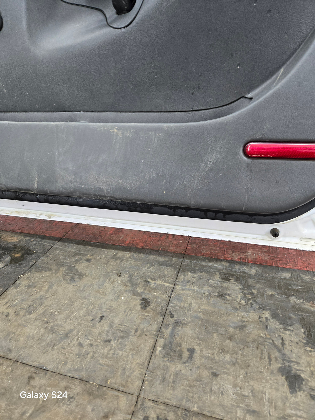 1999-2006 Chevrolet Silverado / GMC Sierra 1500 2500 3500 HD Front RH Passenger side Door