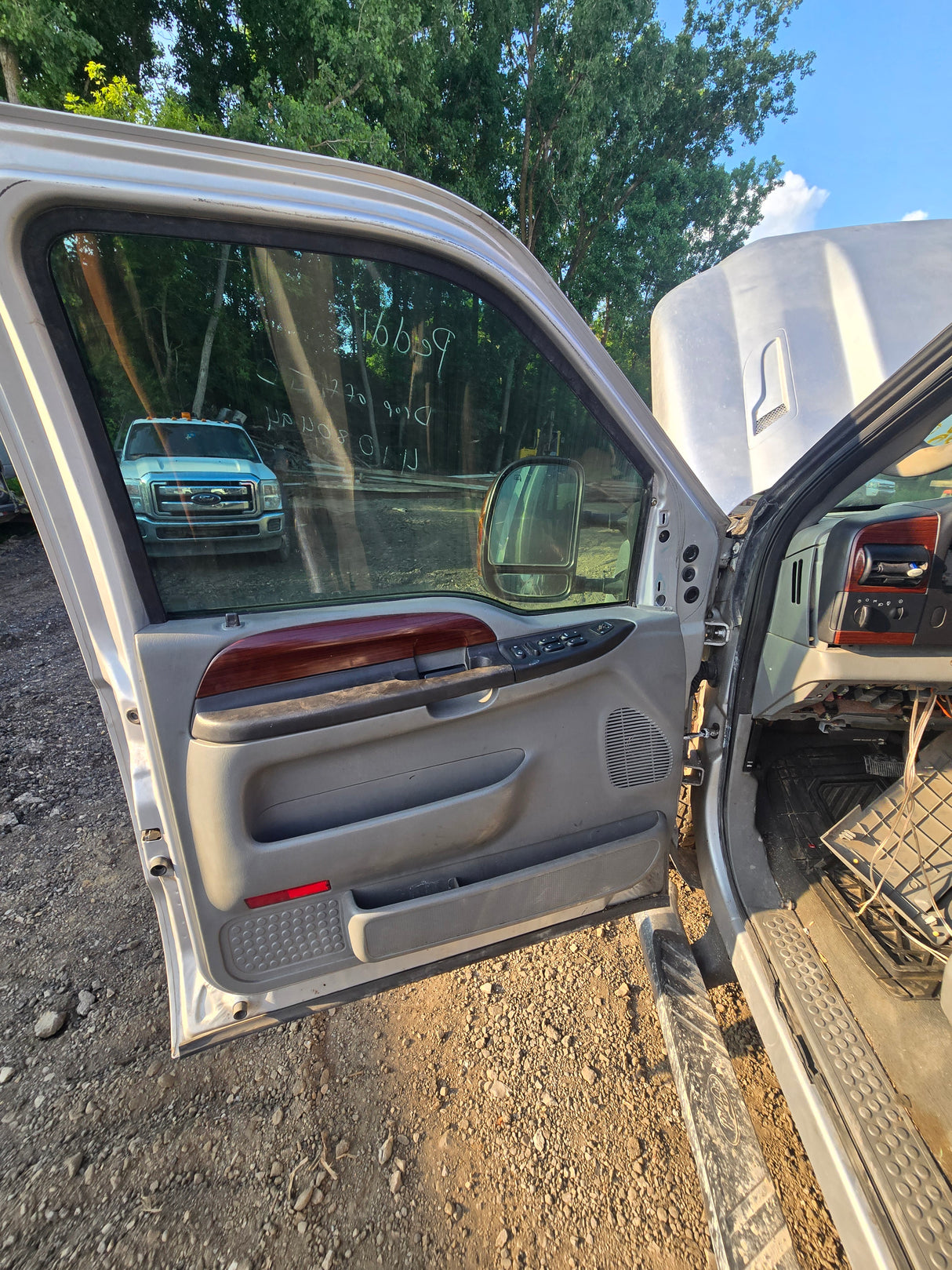 2005 Ford F-350 Super Duty 6.0L Power Stroke Crew Cab Short Bed 2wd - FULL PART OUT