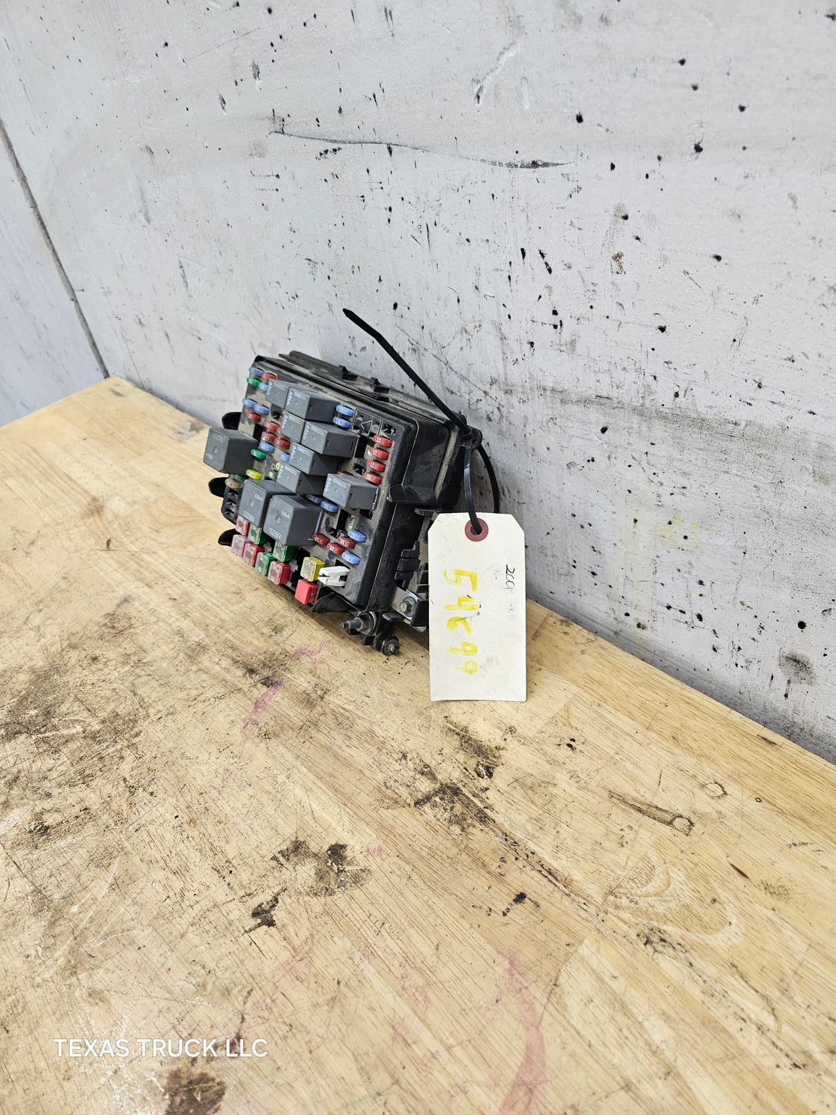 2006-2007 Chevrolet Silverado / GMC Sierra 1500 2500 3500 Engine Bay Fuse Box - 15139209