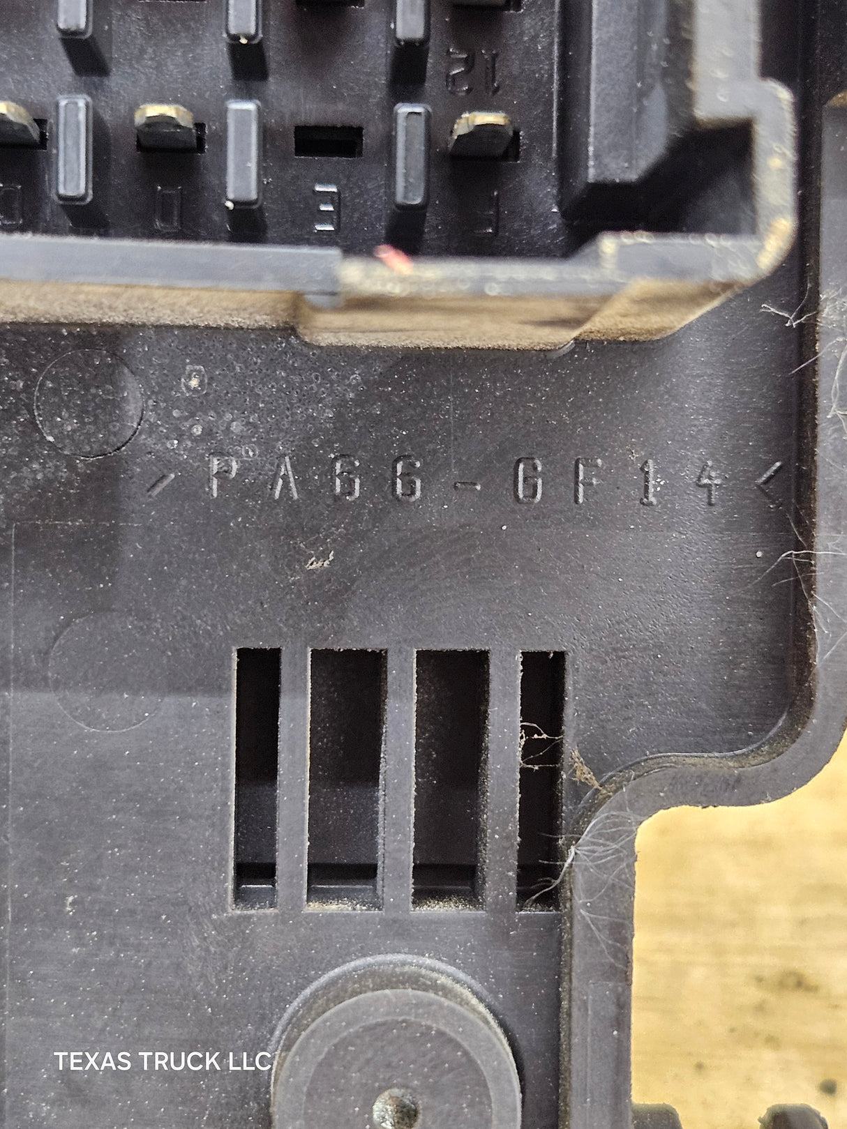 2006-2007 Chevrolet Silverado / GMC Sierra 1500 2500 3500 Engine Bay Fuse Box - 15139209