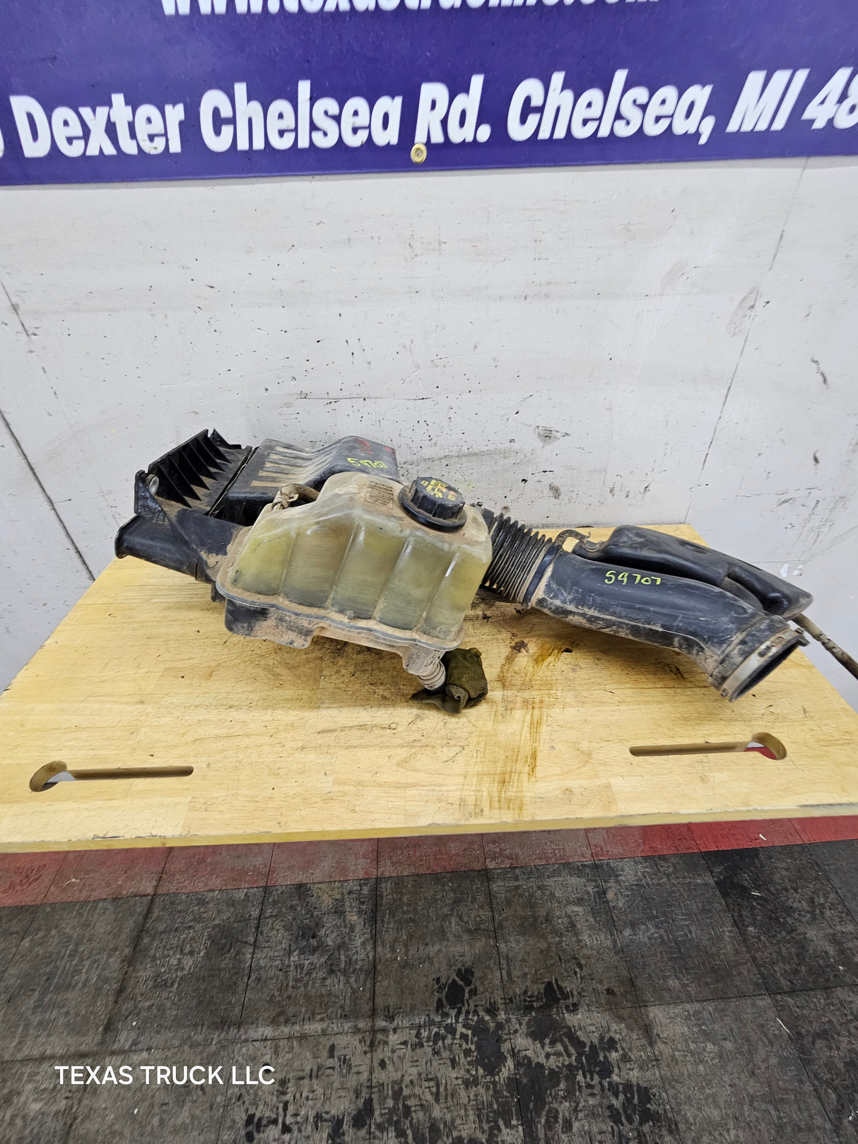 2011-2016 6.2L Air Intake Tube Duct Pipe & Air Filter Intake Box Lid & Coolant Reservoir OEM BC34-9F765-AA Ford Super Duty F250 F350 F450 F550