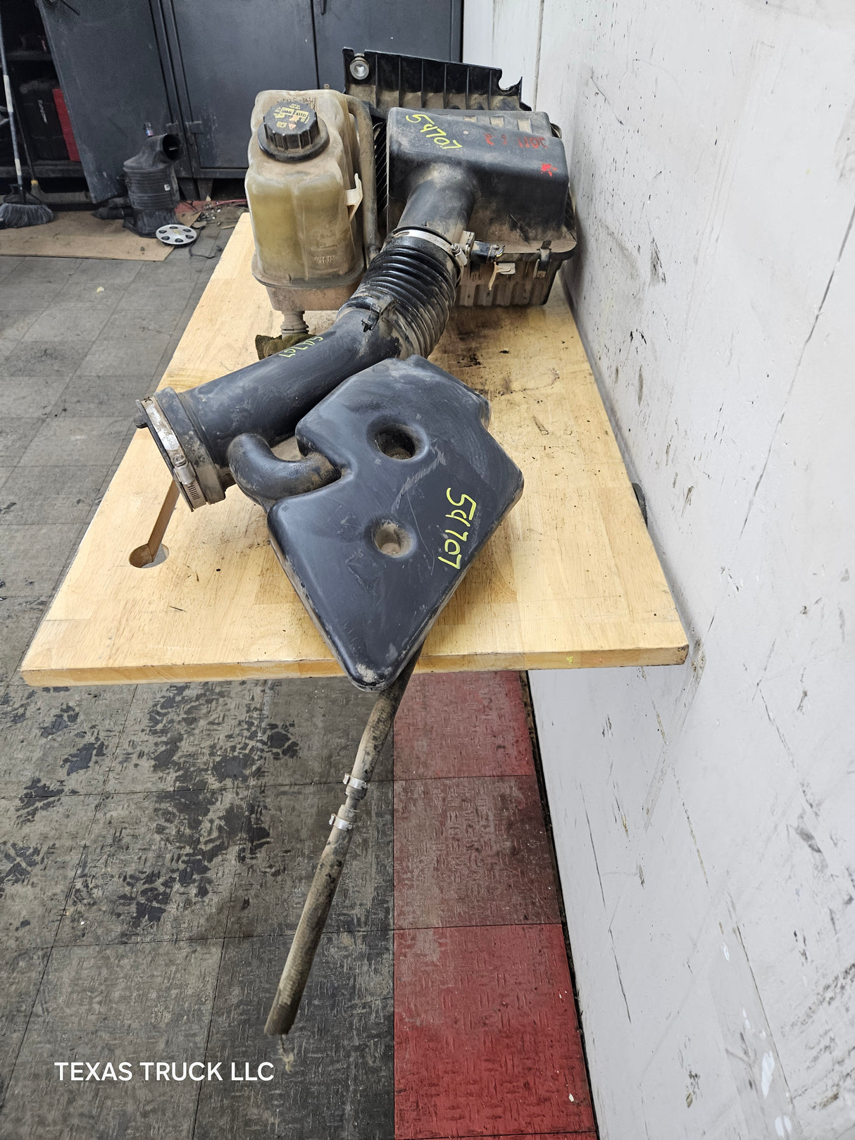 2011-2016 6.2L Air Intake Tube Duct Pipe & Air Filter Intake Box Lid & Coolant Reservoir OEM BC34-9F765-AA Ford Super Duty F250 F350 F450 F550