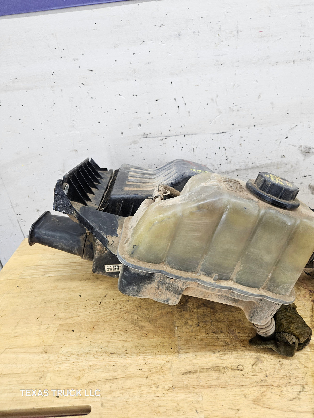 2011-2016 6.2L Air Intake Tube Duct Pipe & Air Filter Intake Box Lid & Coolant Reservoir OEM BC34-9F765-AA Ford Super Duty F250 F350 F450 F550