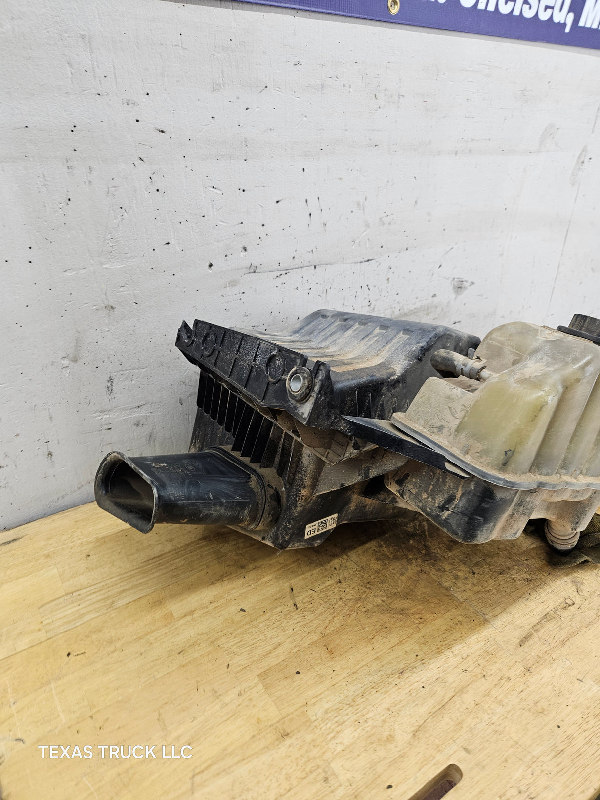 2011-2016 6.2L Air Intake Tube Duct Pipe & Air Filter Intake Box Lid & Coolant Reservoir OEM BC34-9F765-AA Ford Super Duty F250 F350 F450 F550