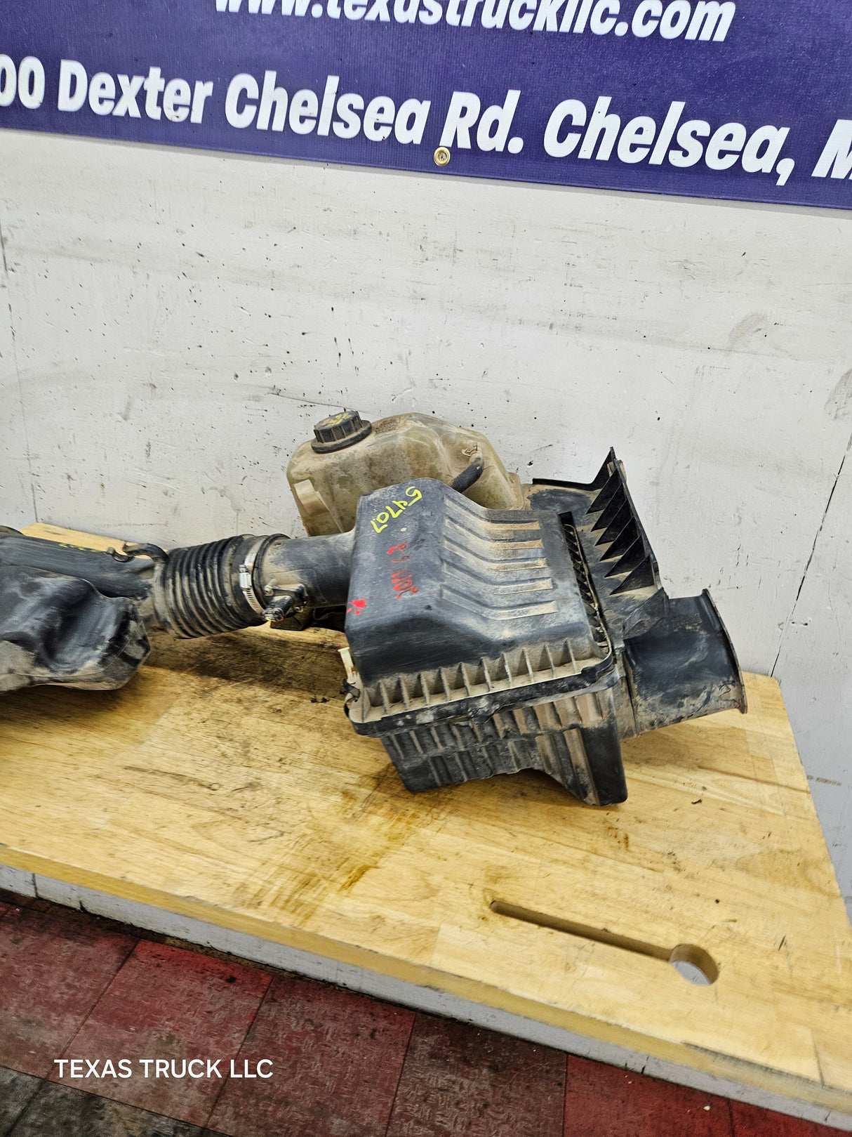 2011-2016 6.2L Air Intake Tube Duct Pipe & Air Filter Intake Box Lid & Coolant Reservoir OEM BC34-9F765-AA Ford Super Duty F250 F350 F450 F550