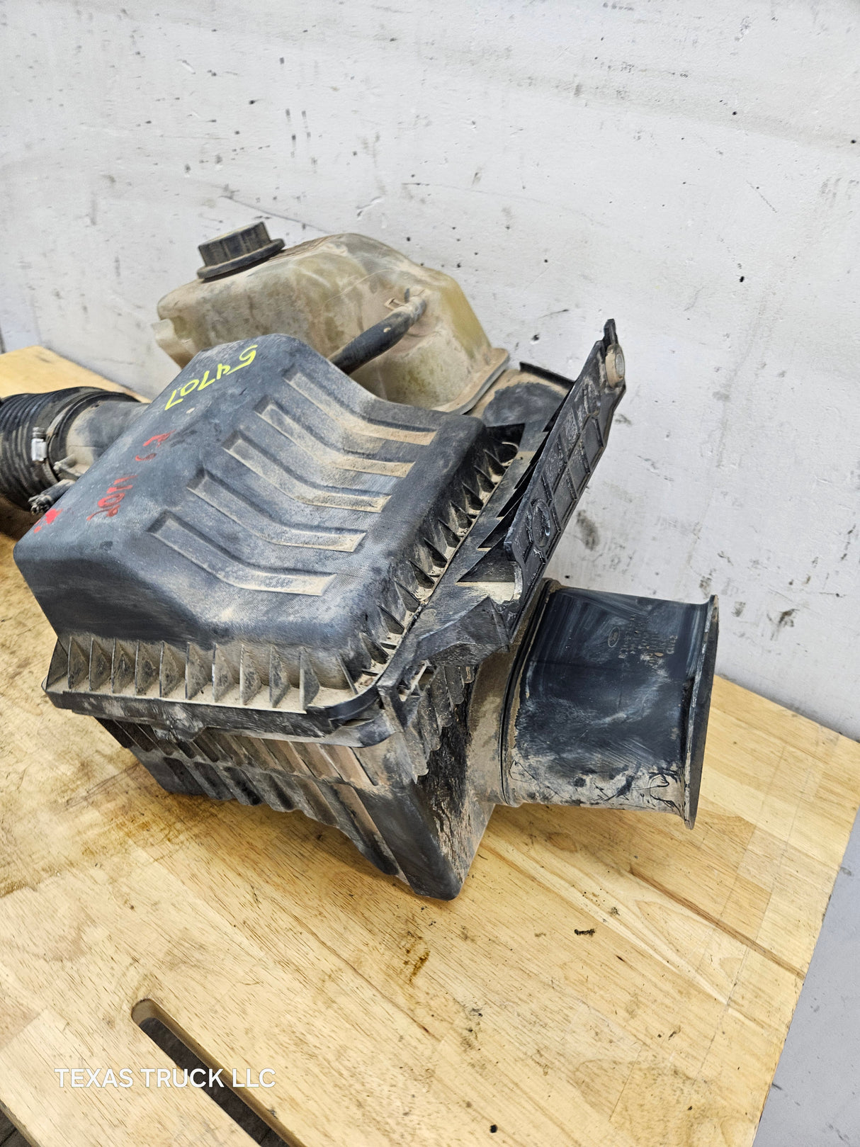 2011-2016 6.2L Air Intake Tube Duct Pipe & Air Filter Intake Box Lid & Coolant Reservoir OEM BC34-9F765-AA Ford Super Duty F250 F350 F450 F550