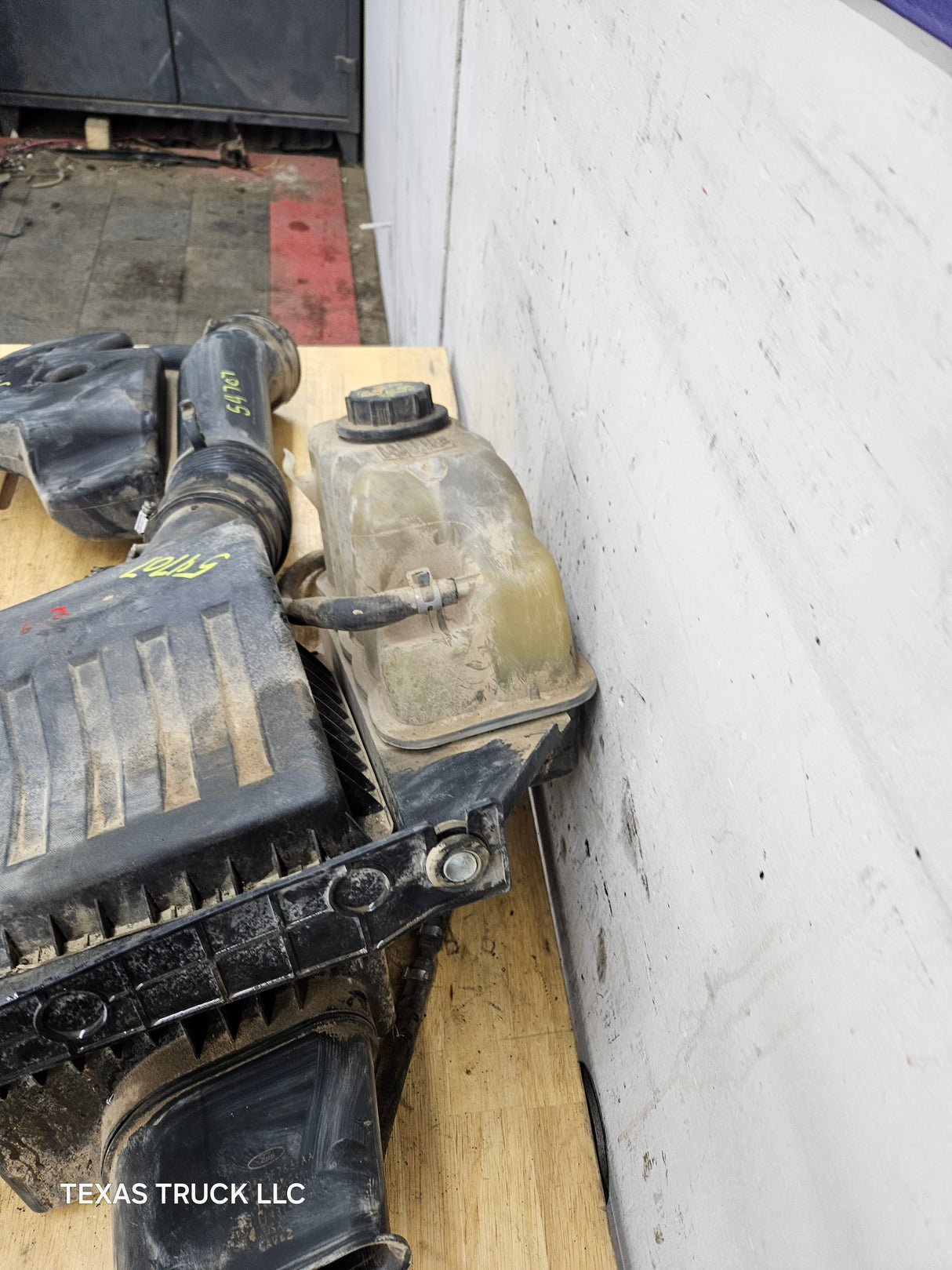 2011-2016 6.2L Air Intake Tube Duct Pipe & Air Filter Intake Box Lid & Coolant Reservoir OEM BC34-9F765-AA Ford Super Duty F250 F350 F450 F550