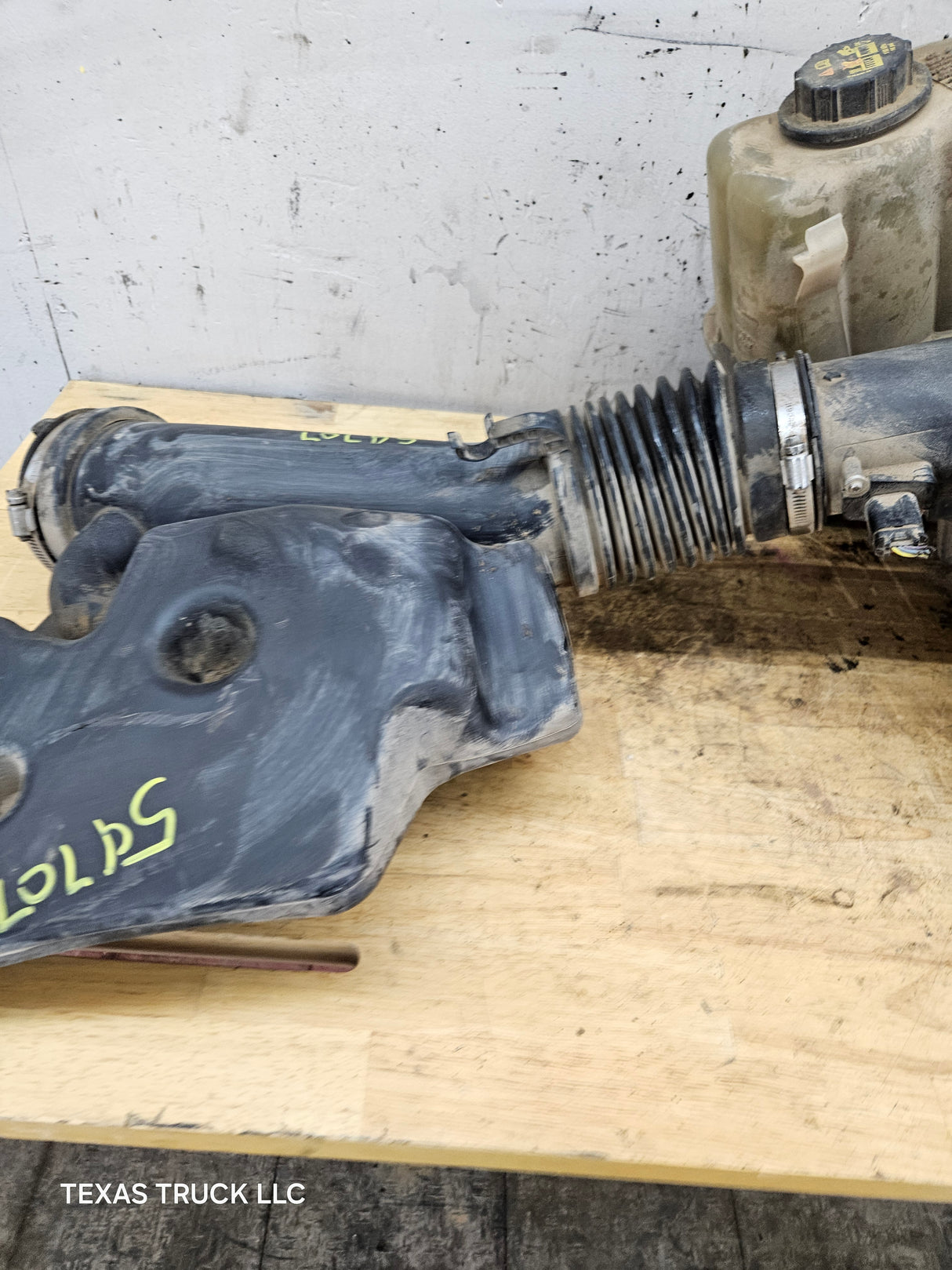 2011-2016 6.2L Air Intake Tube Duct Pipe & Air Filter Intake Box Lid & Coolant Reservoir OEM BC34-9F765-AA Ford Super Duty F250 F350 F450 F550