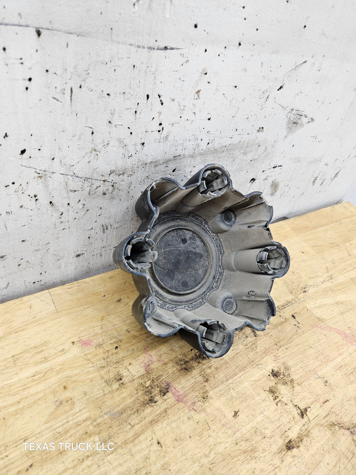 1999-2007 Ford Super Duty F250 F350 Hub Cap Center Cap SINGLE REAR WHEEL 8 LUG 2C34-1A096-EA 2C34-1A096-FA