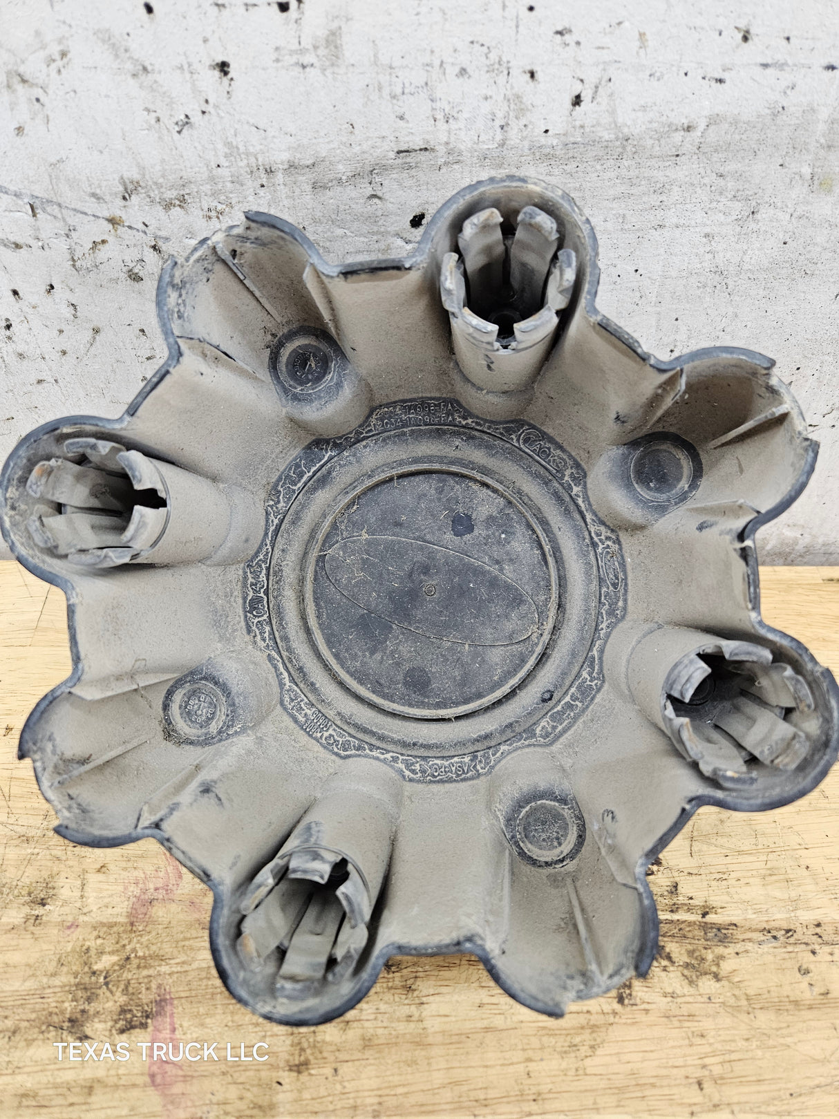 1999-2007 Ford Super Duty F250 F350 Hub Cap Center Cap SINGLE REAR WHEEL 8 LUG 2C34-1A096-EA 2C34-1A096-FA