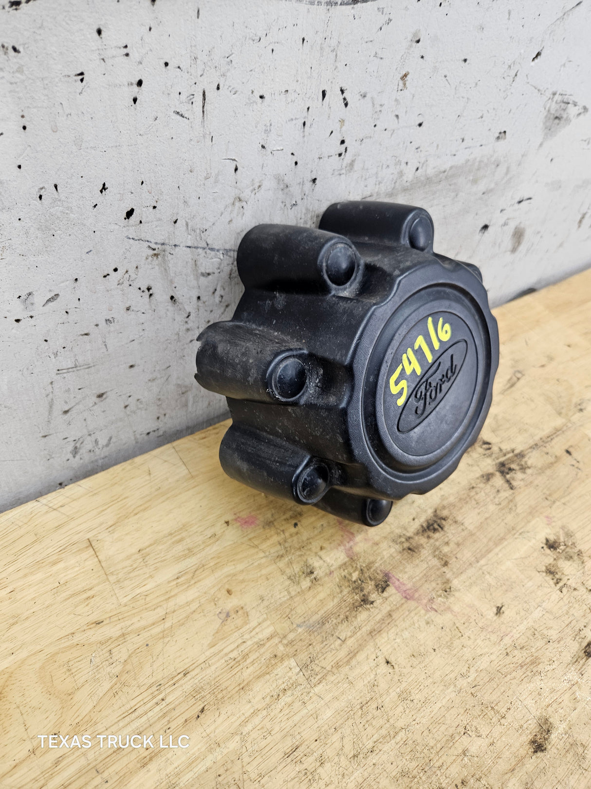 1999-2007 Ford Super Duty F250 F350 Hub Cap Center Cap SINGLE REAR WHEEL 8 LUG 2C34-1A096-EA 2C34-1A096-FA