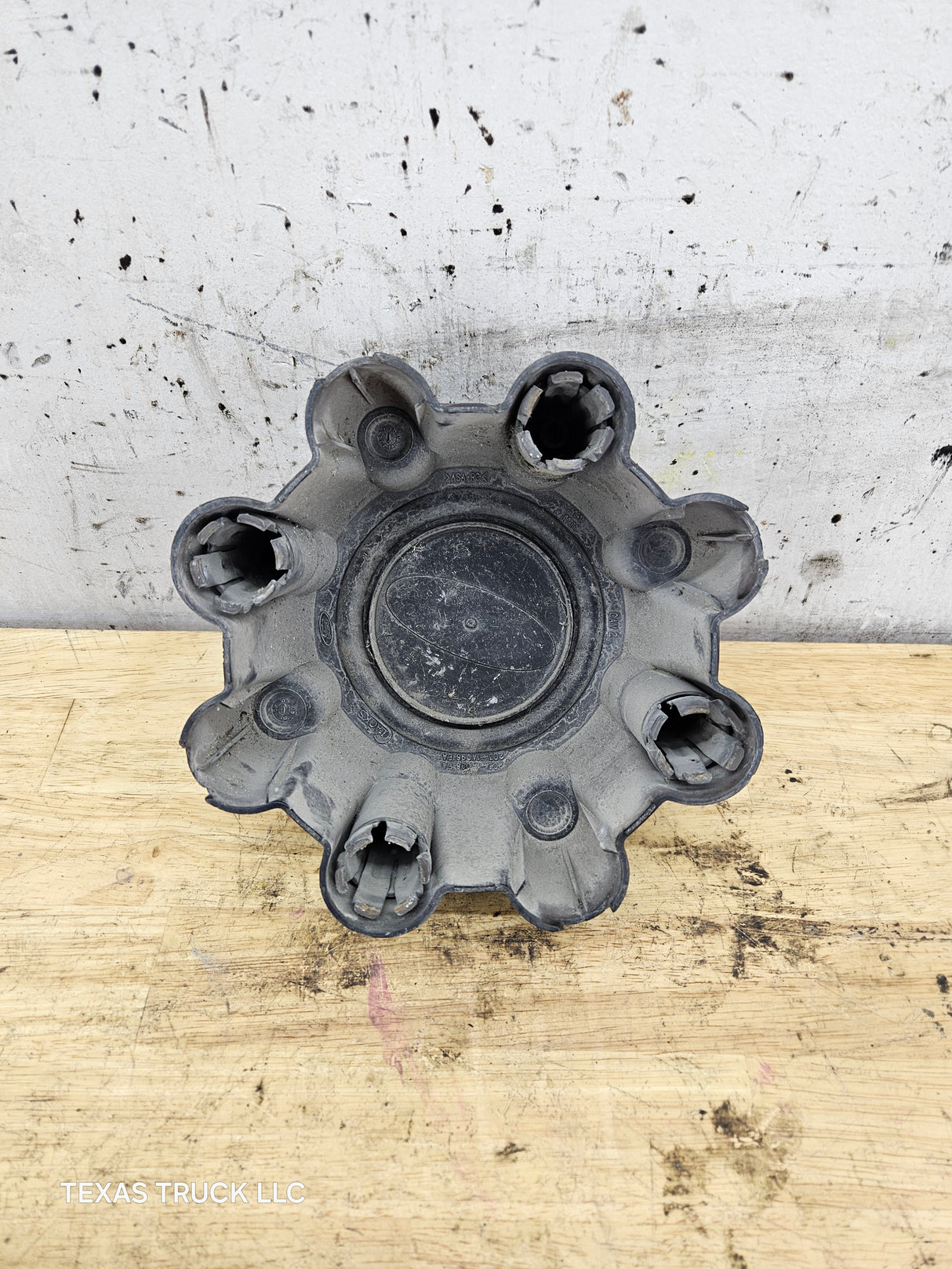 1999-2007 Ford Super Duty F250 F350 Hub Cap Center Cap SINGLE REAR WHEEL 8 LUG 2C34-1A096-EA 2C34-1A096-FA