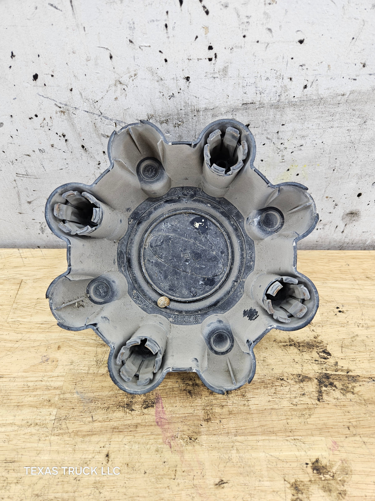 1999-2007 Ford Super Duty F250 F350 Hub Cap Center Cap SINGLE REAR WHEEL 8 LUG 2C34-1A096-EA 2C34-1A096-FA