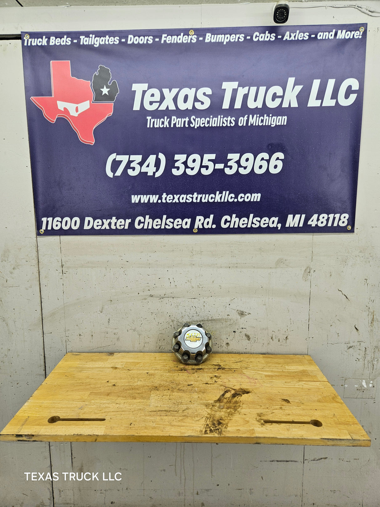 1999-2006 OEM Chevrolet Silverado 8 Lug Wheel Center Hub Cap Lug Cover