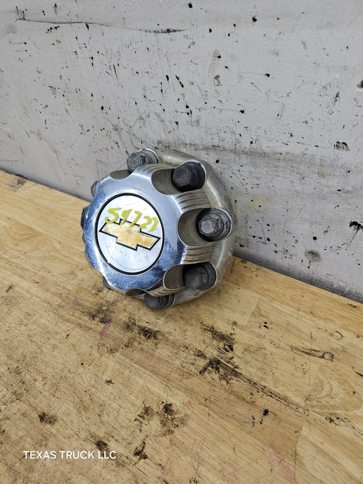 1999-2006 OEM Chevrolet Silverado 8 Lug Wheel Center Hub Cap Lug Cover