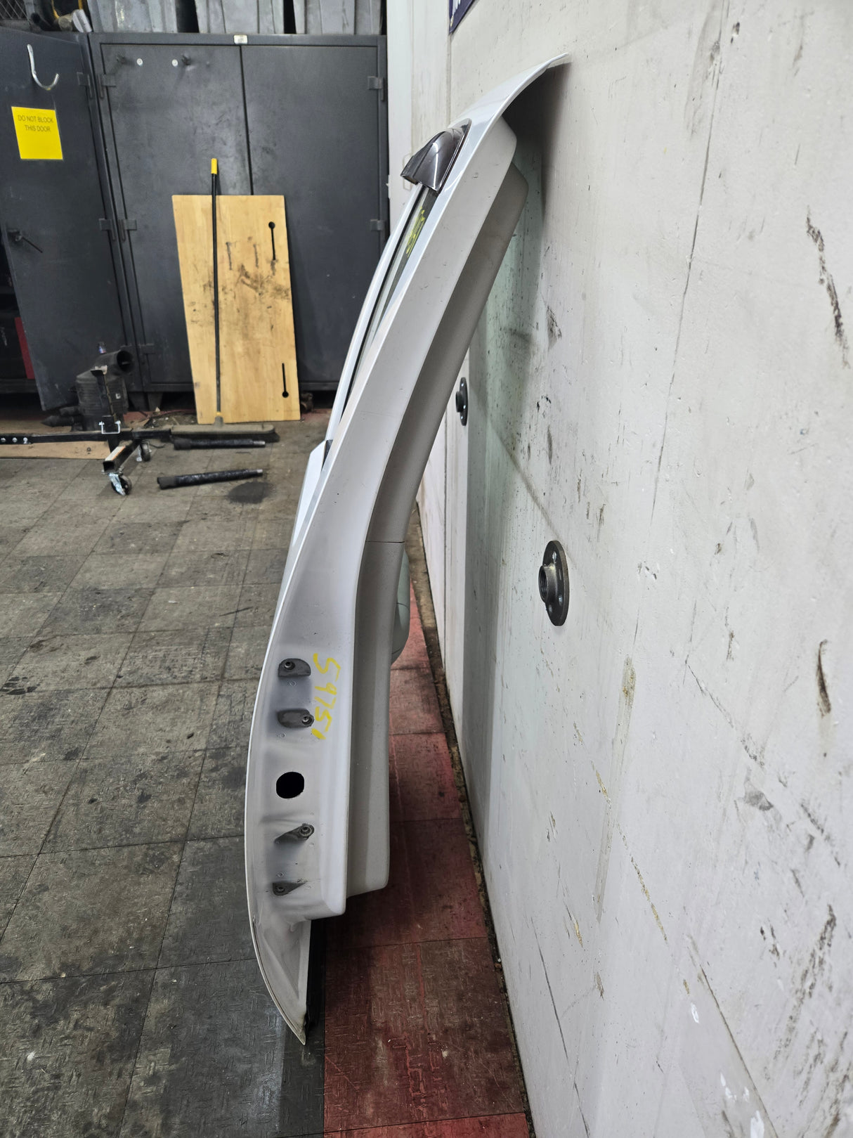 2007-2013 Chevrolet Silverado / GMC Sierra 1500 2500HD 3500 HD Extended Cab LH Rear Driver Side Door