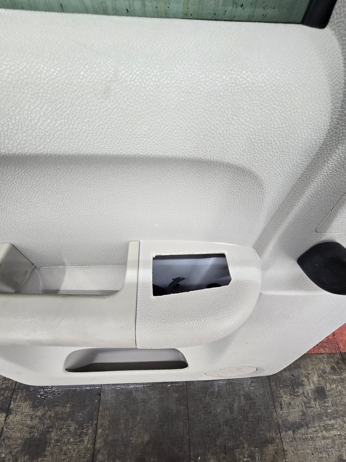 2007-2013 Chevrolet Silverado / GMC Sierra 1500 2500HD 3500 HD Extended Cab LH Rear Driver Side Door