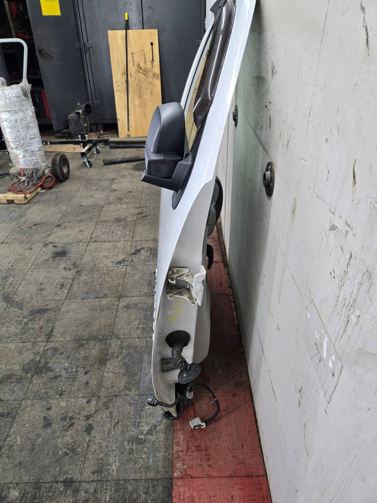 2007-2013 Chevrolet Silverado / GMC Sierra 1500 2500 3500 HD RH Front Passenger Side Door