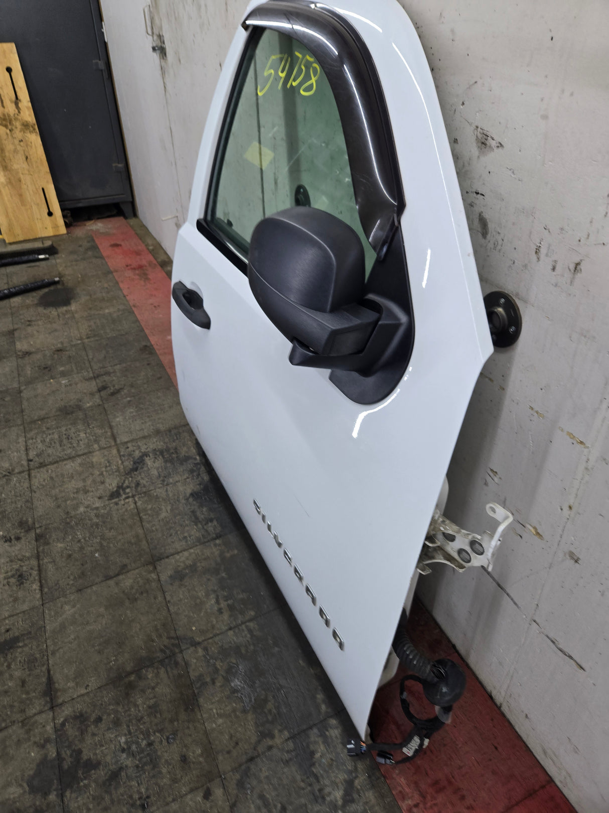 2007-2013 Chevrolet Silverado / GMC Sierra 1500 2500 3500 HD RH Front Passenger Side Door