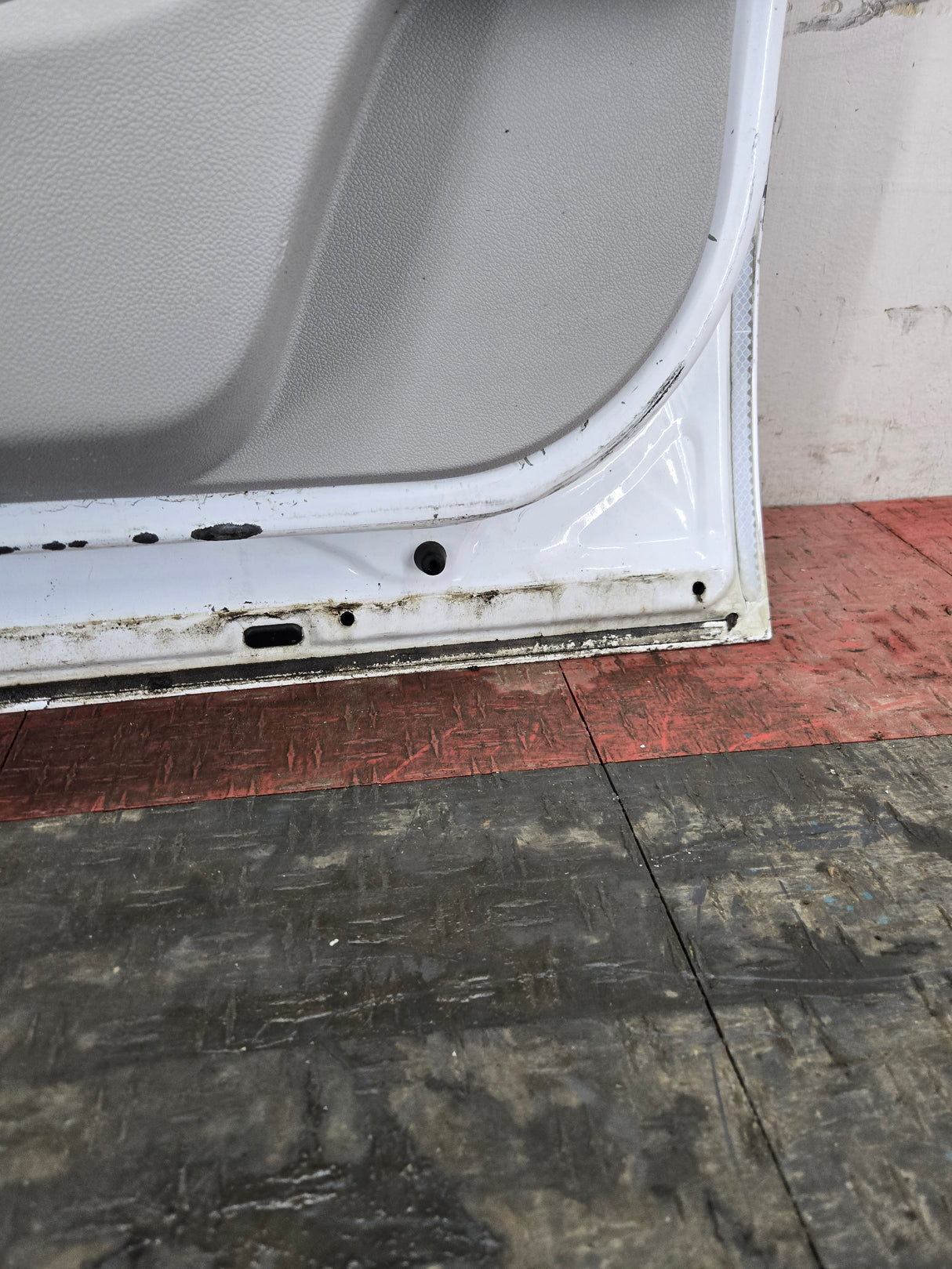 2007-2013 Chevrolet Silverado / GMC Sierra 1500 2500 3500 HD RH Front Passenger Side Door