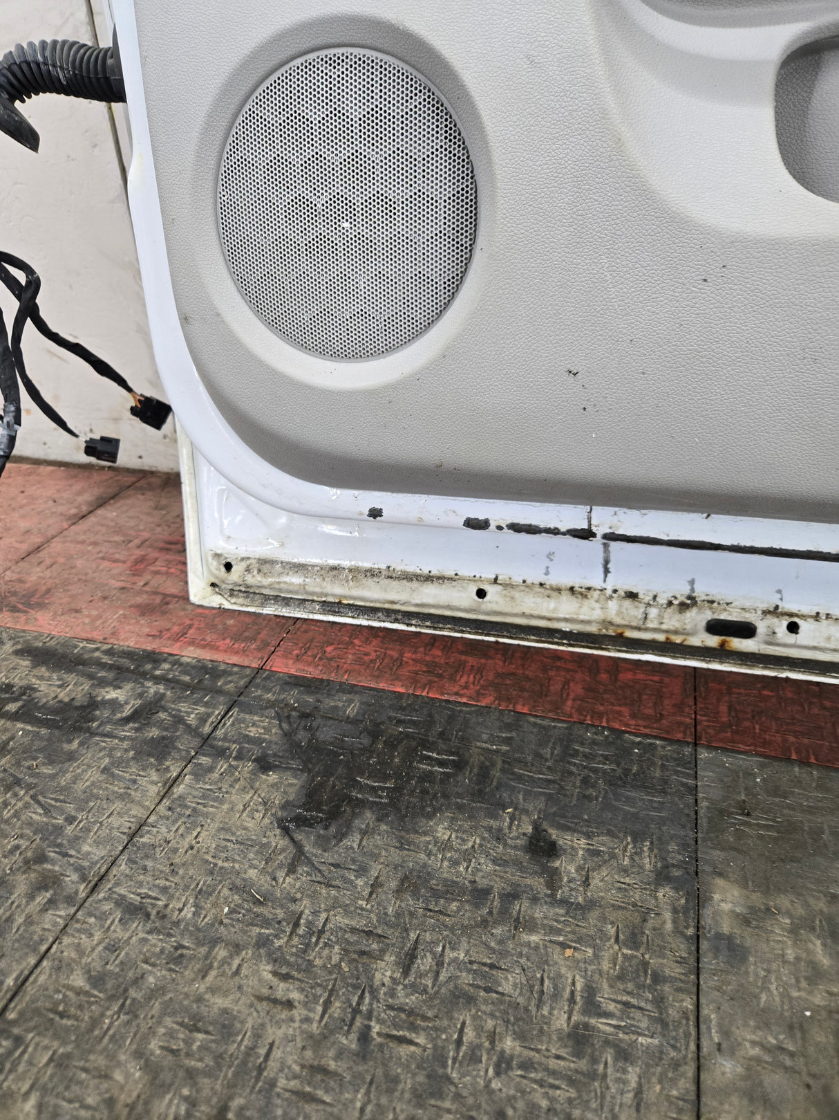 2007-2013 Chevrolet Silverado / GMC Sierra 1500 2500 3500 HD RH Front Passenger Side Door