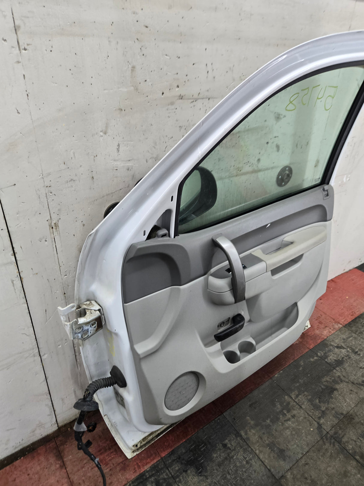 2007-2013 Chevrolet Silverado / GMC Sierra 1500 2500 3500 HD RH Front Passenger Side Door