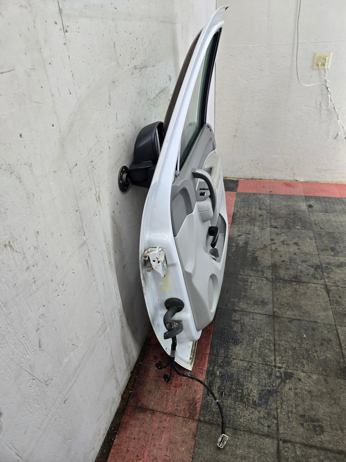 2007-2013 Chevrolet Silverado / GMC Sierra 1500 2500 3500 HD RH Front Passenger Side Door