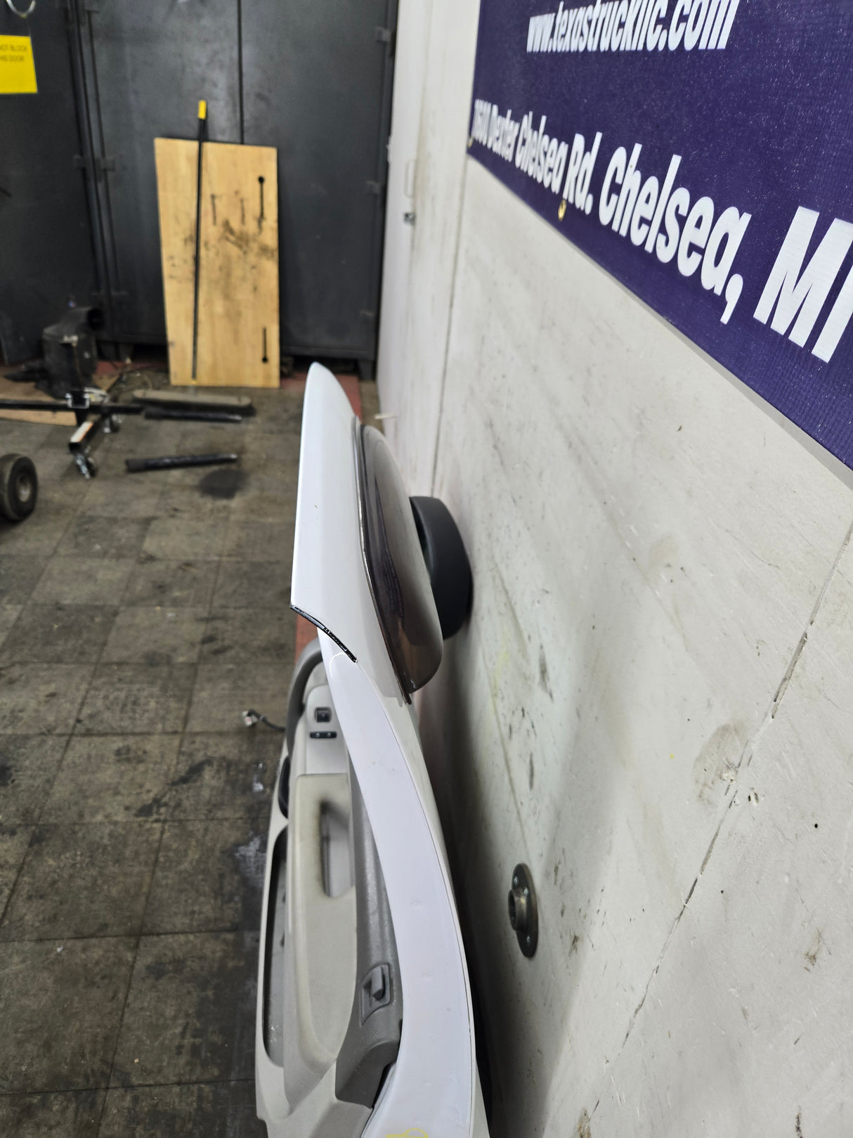 2007-2013 Chevrolet Silverado / GMC Sierra 1500 2500 3500 HD RH Front Passenger Side Door