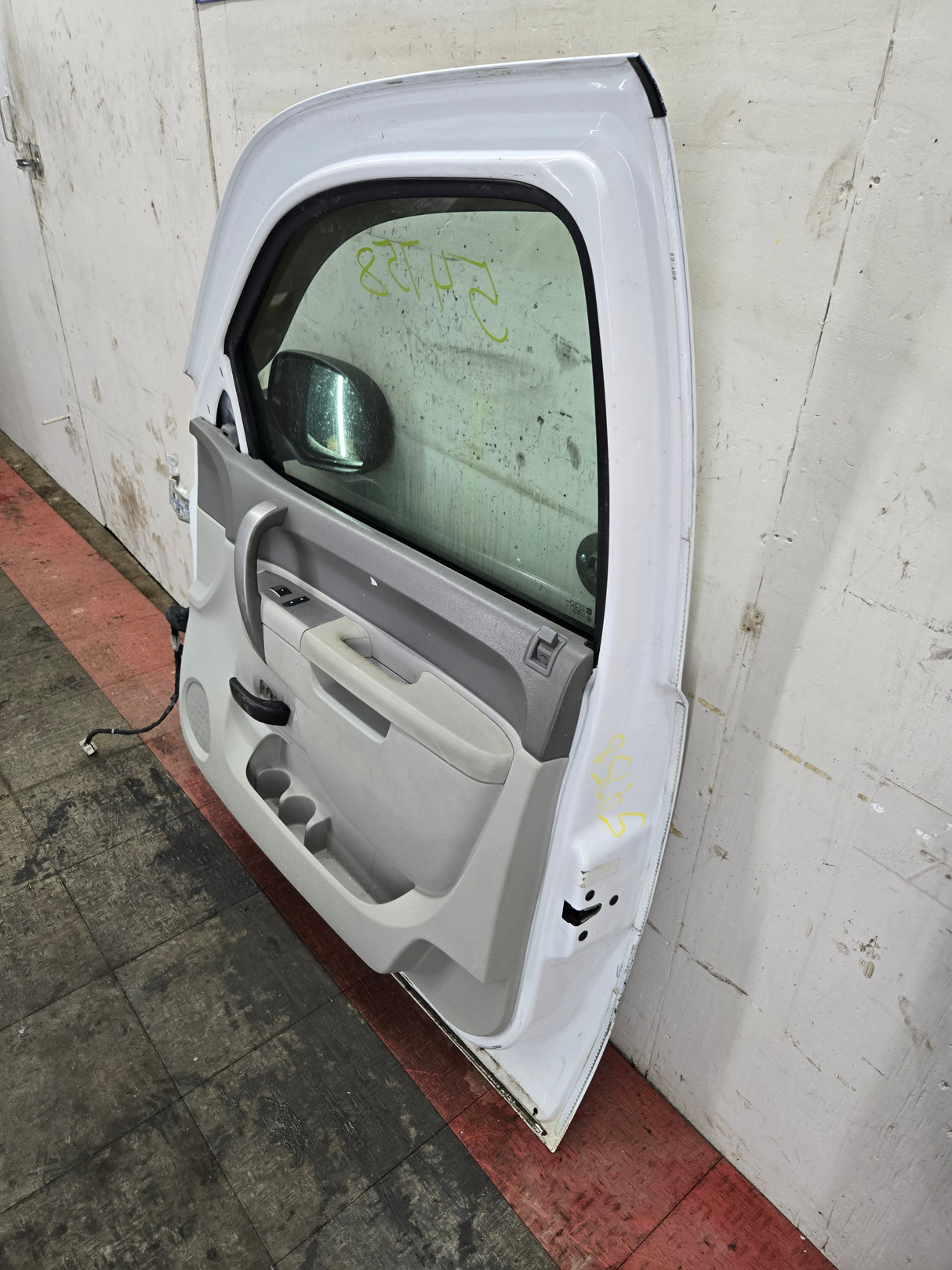 2007-2013 Chevrolet Silverado / GMC Sierra 1500 2500 3500 HD RH Front Passenger Side Door