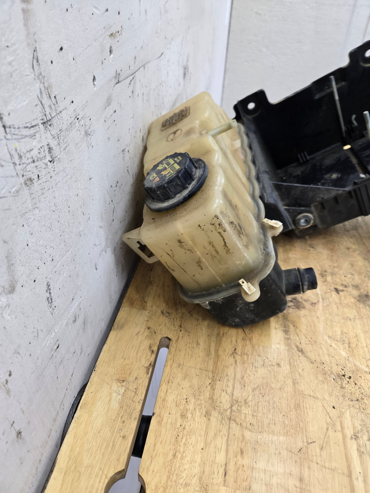 2011-2016 6.7 Power Stroke Left Side Battery Tray & Primary Coolant Reservoir BC34-6A987-AE