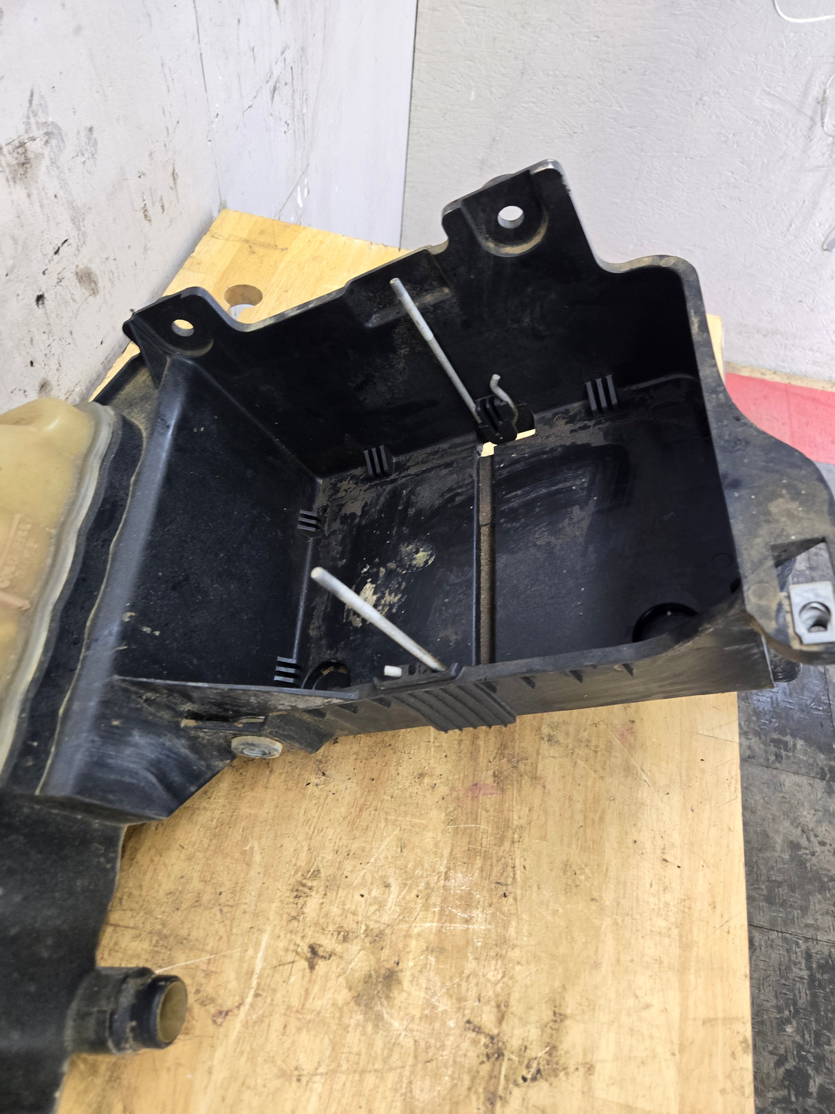 2011-2016 6.7 Power Stroke Left Side Battery Tray & Primary Coolant Reservoir BC34-6A987-AE