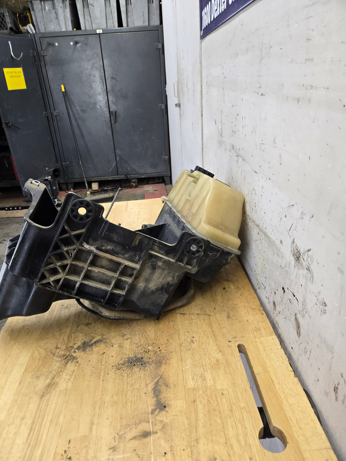 2011-2016 6.7 Power Stroke Left Side Battery Tray & Primary Coolant Reservoir BC34-6A987-AE