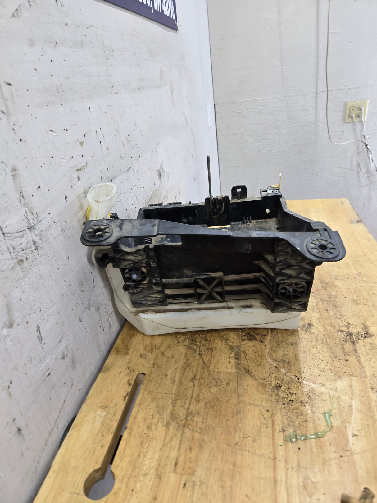 2011-2016 6.7 Power Stroke Right Side Battery Tray & Wiper Fluid Tank Reservoir