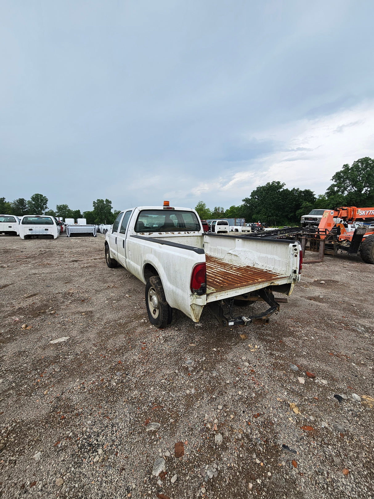 2005 Ford F-350 Super Duty Crew Cab Long Bed - FULL PART OUT