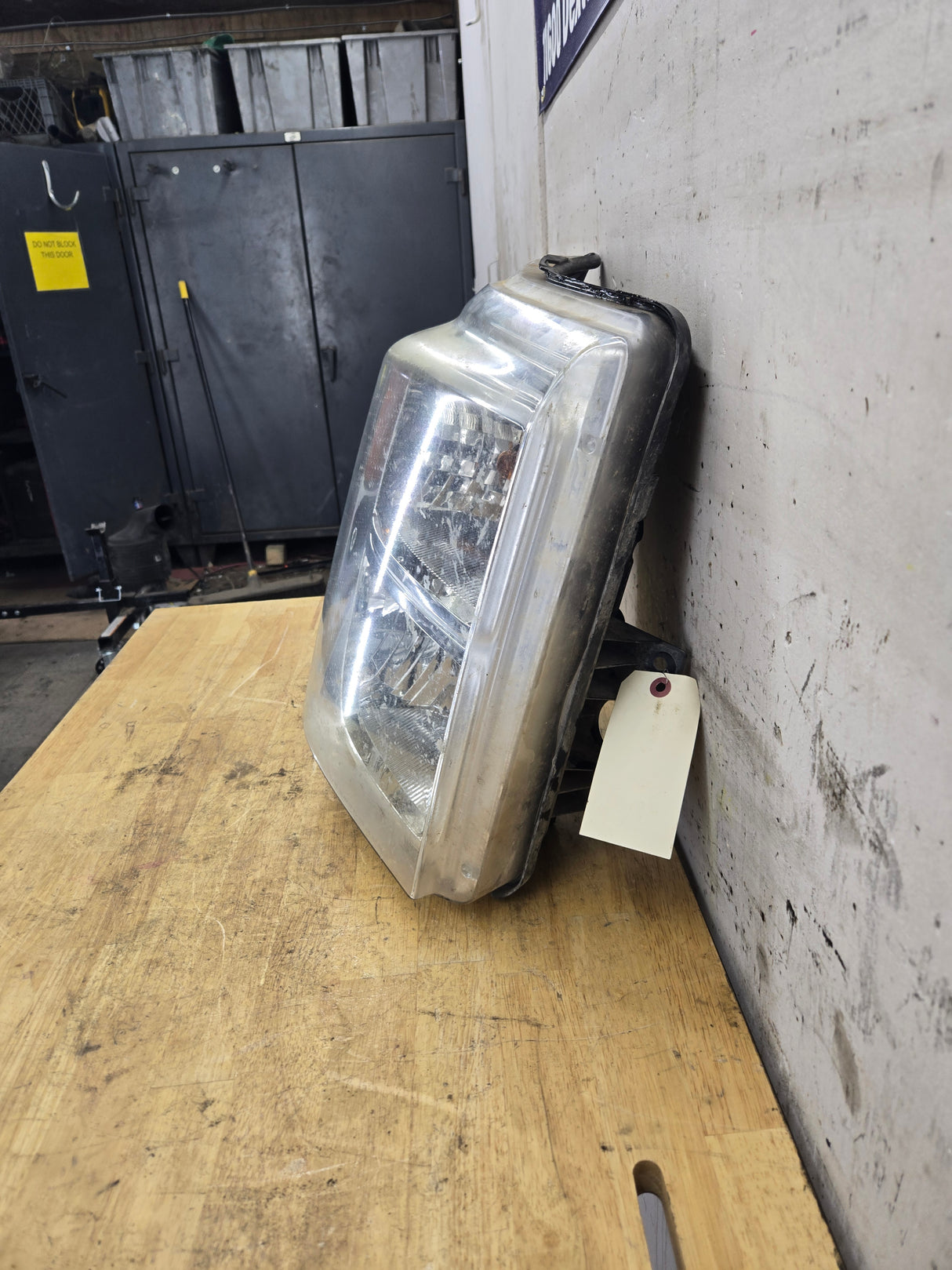 2011-2016 Ford Super Duty F250 F350 F450 F550 RH Passenger Side Headlight 6.7L Power Stroke 6.2L BC34-13005-A