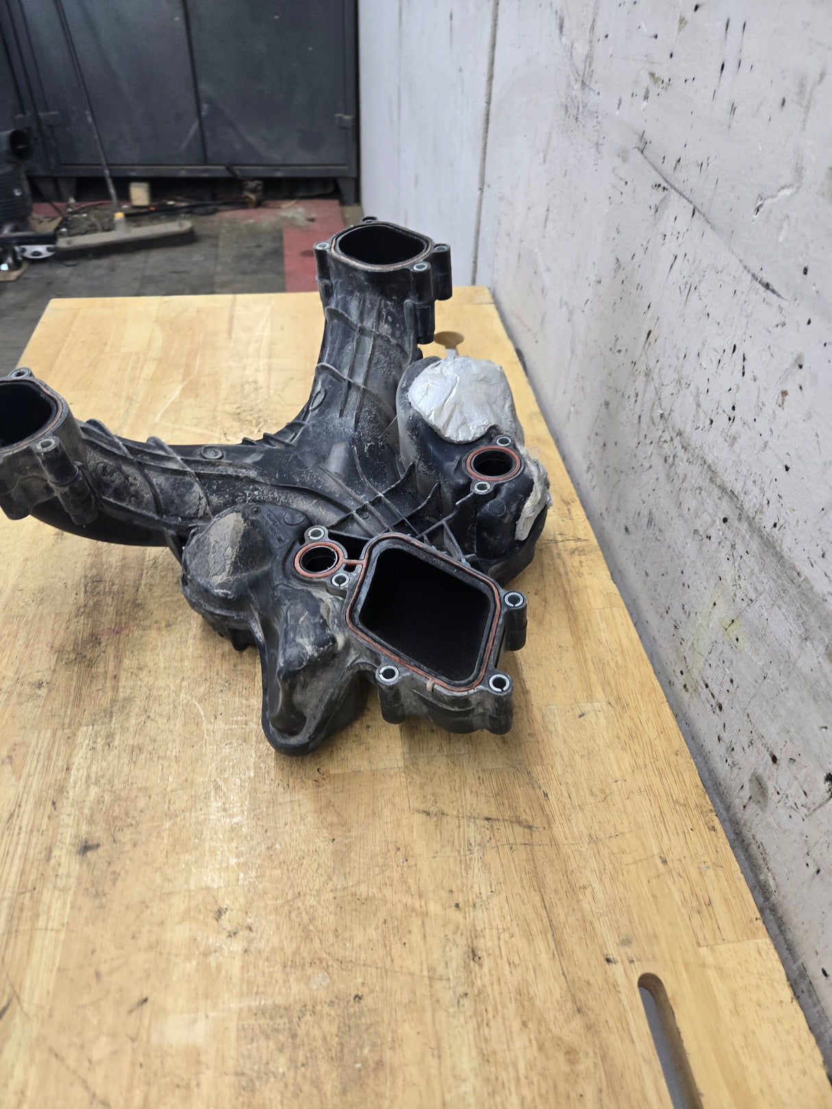 2011-2016 6.7L Power Stroke Upper Air Intake Manifold BC30-9424-BD OEM