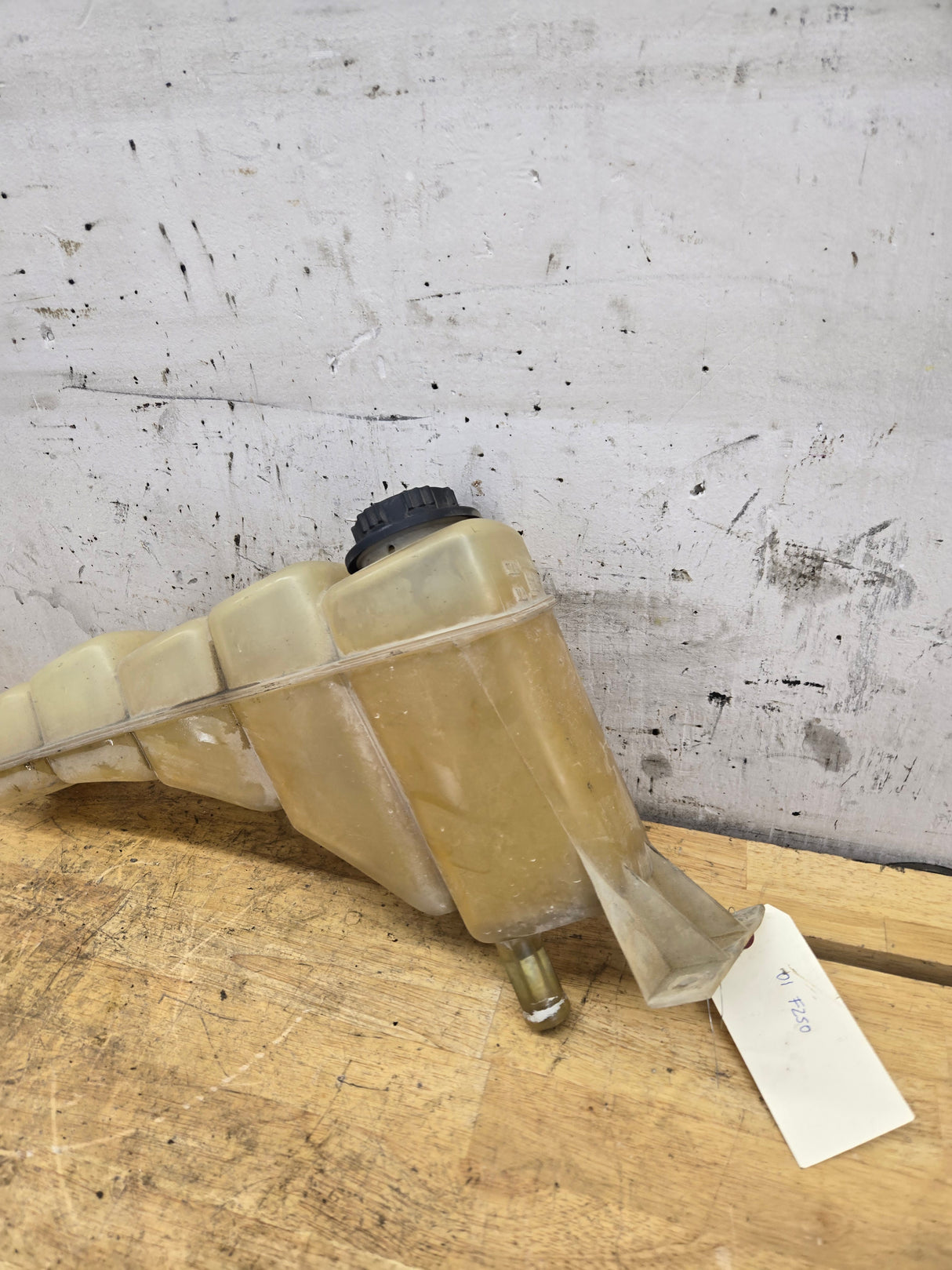 1999-2004 Ford Super Duty Coolant Reservoir & Cap 5.4L 6.8L V8 V10 Triton 7.3L Power Stroke F250 F350 F450 F550
