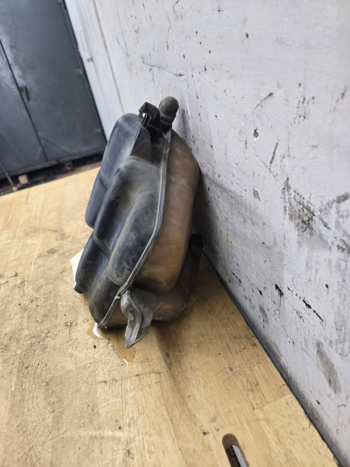 2003-2007 Ford Super Duty Excursion Coolant Reservoir & Cap 5.4L 6.8L V8 V10 Triton 6.0L Power Stroke F250 F350 F450 F550 5C34-8A080-AA