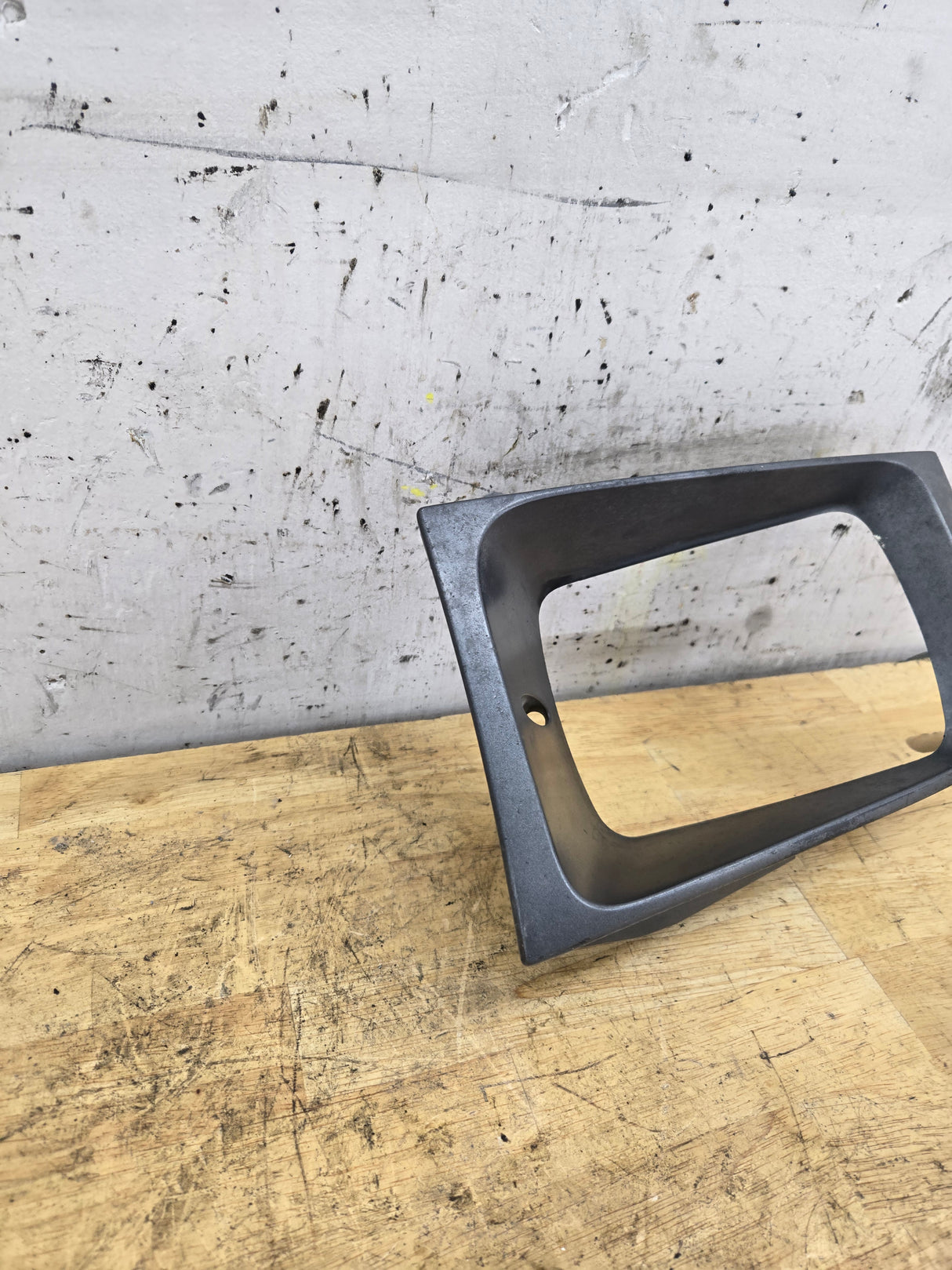 1999-2004 Ford Super Duty F250 F350 F450 F550 RH Right Passenger Headlight Bezel Surround Trim Ring