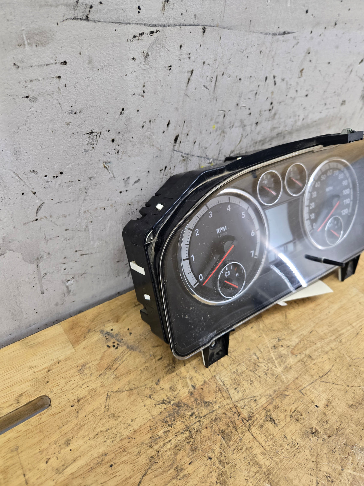 2012 Dodge Ram 1500 4.7L Speedometer Gauge Cluster A2C32015501
