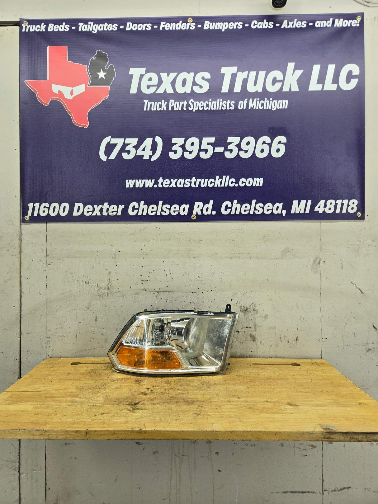 2009-2012 Dodge Ram 1500 2500 3500 RH Passenger Side Headlight 55277410AG