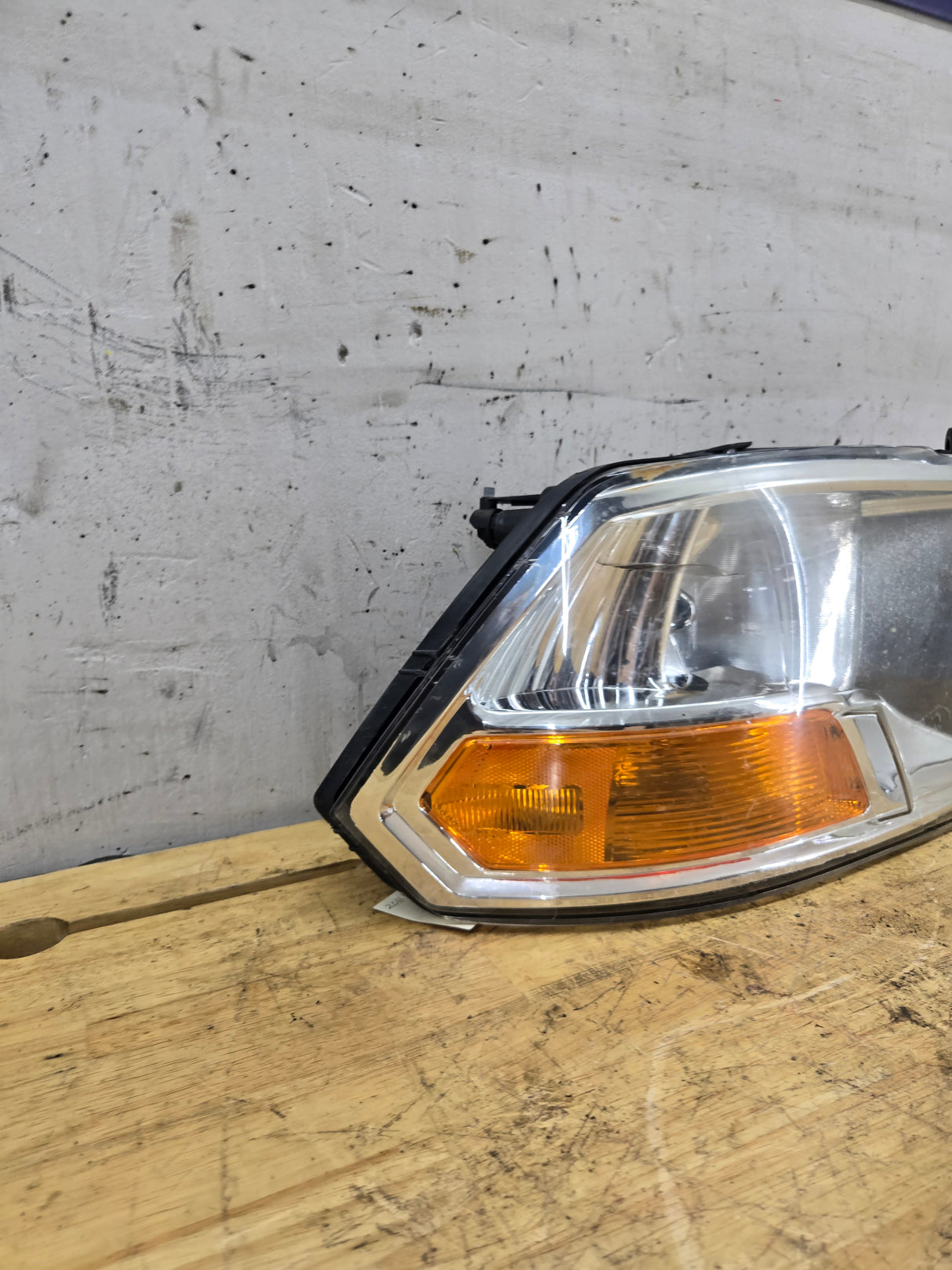 2009-2012 Dodge Ram 1500 2500 3500 RH Passenger Side Headlight 55277410AG