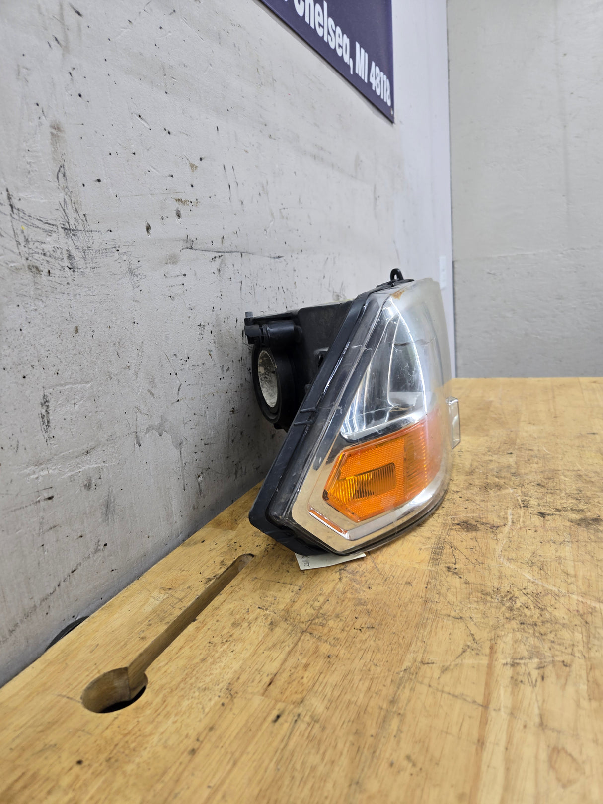 2009-2012 Dodge Ram 1500 2500 3500 RH Passenger Side Headlight 55277410AG