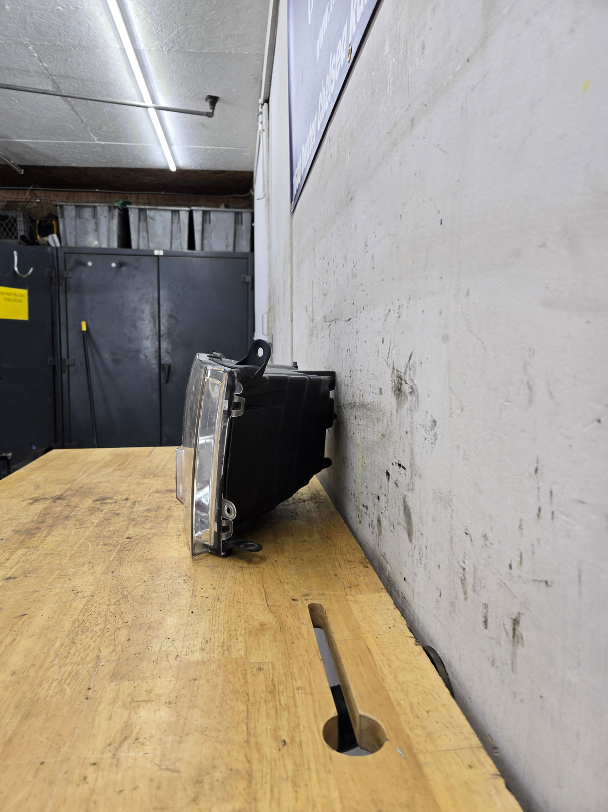 2009-2012 Dodge Ram 1500 2500 3500 RH Passenger Side Headlight 55277410AG