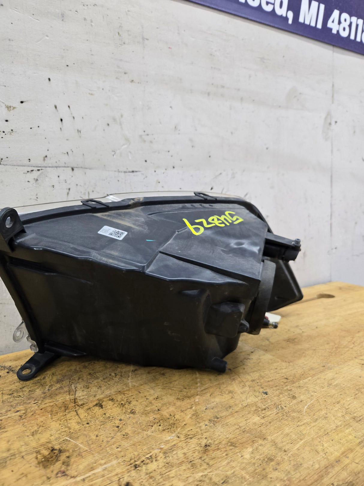 2009-2012 Dodge Ram 1500 2500 3500 RH Passenger Side Headlight 55277410AG