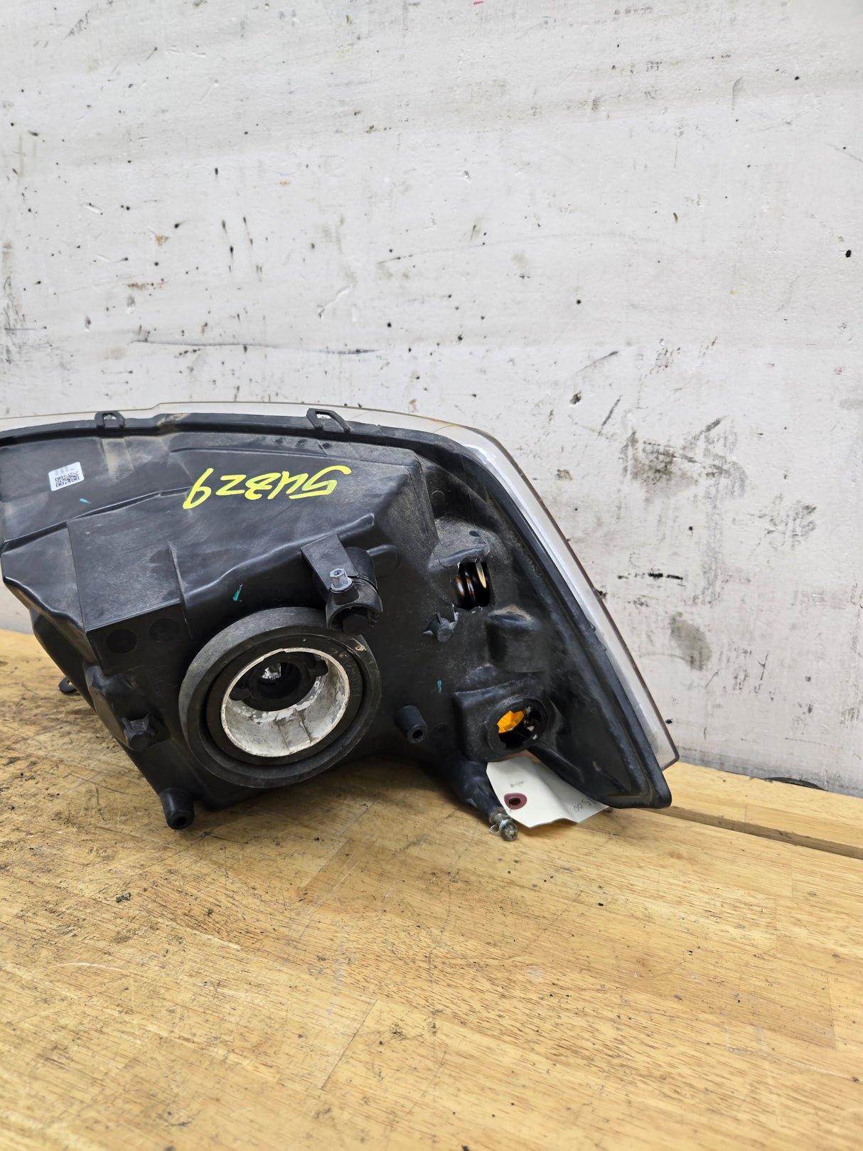 2009-2012 Dodge Ram 1500 2500 3500 RH Passenger Side Headlight 55277410AG