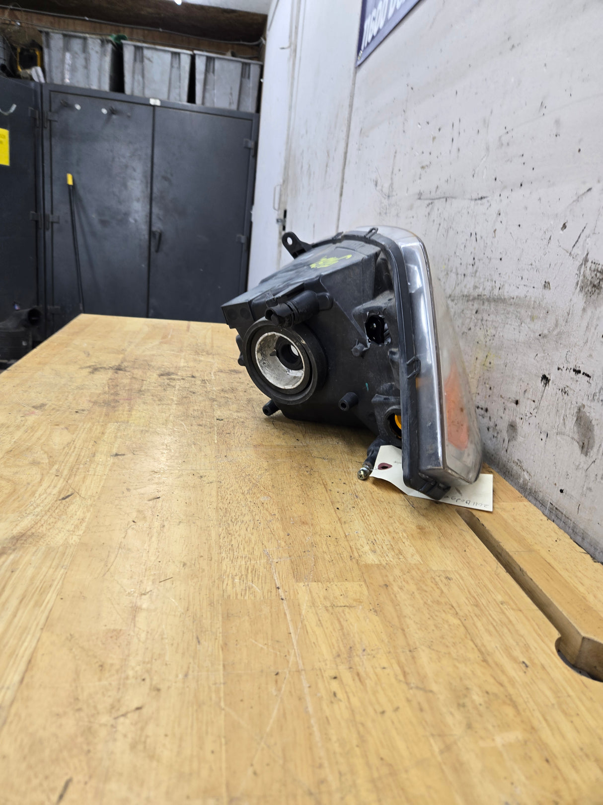 2009-2012 Dodge Ram 1500 2500 3500 RH Passenger Side Headlight 55277410AG