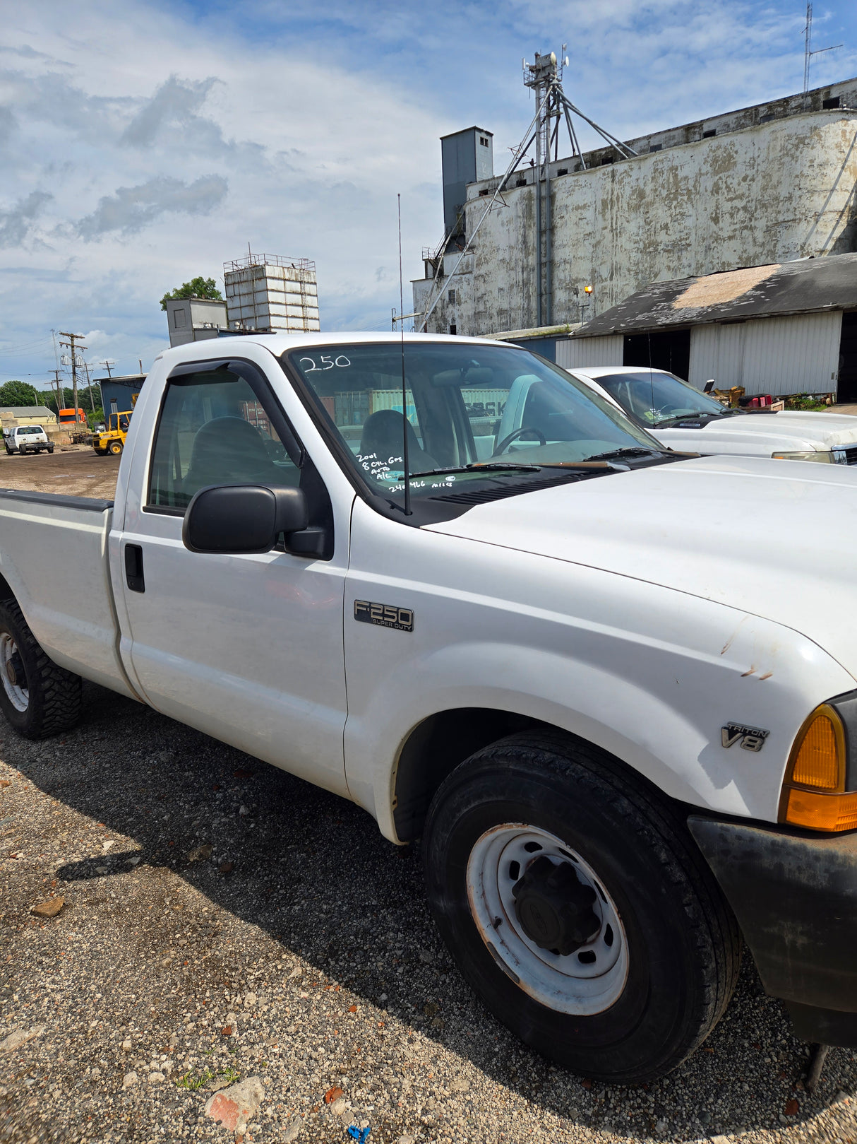 2001 Ford F-250 Super Duty Regular Cab 8' Long Bed 5.4L triton 2x4 - FULL PART OUT